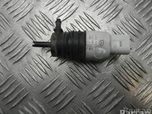 Mercedes-Benz A 099 866 01 21 / A0998660121 C-CLASS Coupe (C205) 2016 Pompe lave-glace