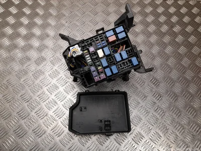 Suzuki SI1, SI2, SI3 VITARA (LY) 2016 Boîte à fusibles - Image 1