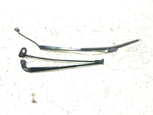 Maserati QUATTROPORTE V 2010 Ramię wycieraczki zestaw