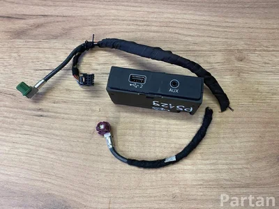 Audi 8W0035708 Q5 (FY) 2018 Interface multimédia avec unité de contrôle - Image 1