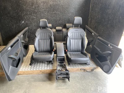 Škoda SUPERB III Estate (3V5) 2019 Set of seats Door panel Armrest - Image 1