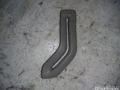 Volvo 8665745 V50 (MW) 2005 Garniture /moulage Right Front - Image 1