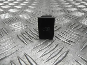 Toyota 15B116 RAV 4 IV (_A4_) 2013 Bouton du coffre à bagages