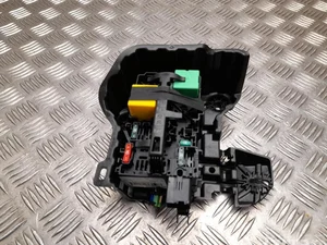 Opel 43662601 Corsa F 2020 Boîte à fusibles