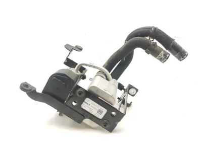 Porsche 9J1.816.115, 4M0816682E, 9J1815572, 9J1815568 / 9J1816115, 4M0816682E, 9J1815572, 9J1815568 Taycan 2021 Refroidisseur d'huile - Image 1