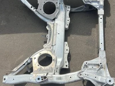 BMW 8869234 5 G60 2025 traversas priekis - Paveiksliukas 1