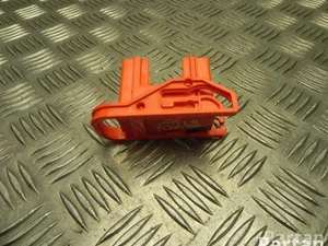 Toyota 90982-11052 / 9098211052 PRIUS (_W3_) 2014 Protection centrale contre la surcharge