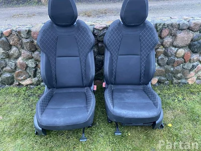 Škoda KAROQ (NU7) 2019 Set of seats Armrest  - Image 1