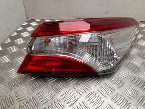 Toyota 81551-33660 / 8155133660 Camry XV70 2020 Feu arrière