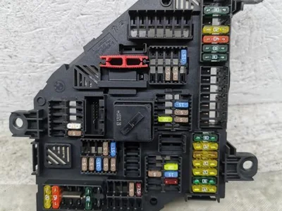 BMW 9210860 X3 (F25) 2011 Boîte à fusibles - Image 1