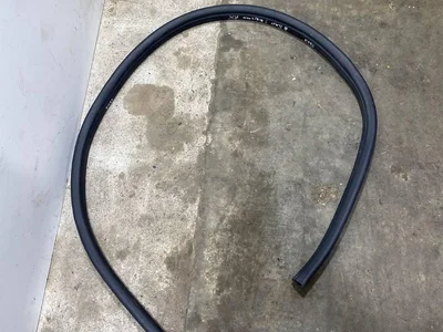 Maserati GRAN TURISMO 2012 Joint d'étanchéité de porte Left Front - Image 1