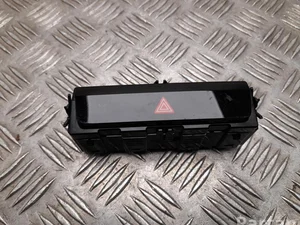 Audi 85E 925 301 AA / 85E925301AA Q4 e-tron F4B 2024 Éclairage d'urgence / interrupteur de danger