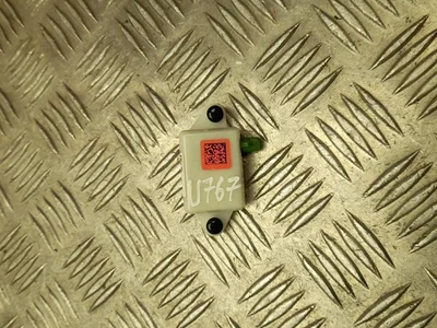 Tesla 1093306-00-E / 109330600E MODEL 3 2020 Antenos stiprintuvas - Nuotrauka 1