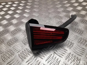 XPeng 22700 7R04B / 227007R04B P7 2025 Piloto posterior