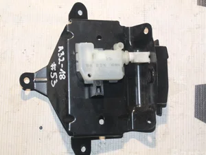 Volvo 806624 C70 II Convertible 2008 Verrouillage du bouchon du réservoir