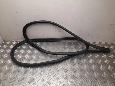 Toyota 069 Yaris Cross XP210 2022 Joint d'étanchéité de porte Left Front - Image 1