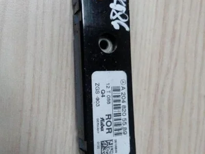 Mercedes-Benz A 204 820 55 89 / A2048205589 C-CLASS (W204) 2008 Amplificateur d'antenne - Image 1