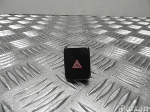 Toyota 84332-02190 / 8433202190 AURIS TOURING SPORTS (_E18_) 2014 Éclairage d'urgence / interrupteur de danger