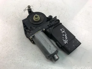 Volkswagen 0130821694 PASSAT (3B2) 2000 Moteur de lève-vitre