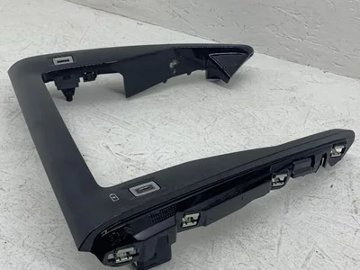 Peugeot e 208 2021 Garniture /moulage - Image 1