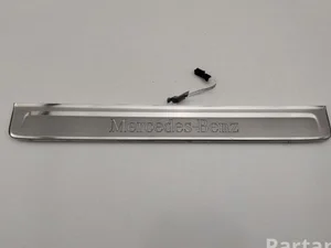 Mercedes-Benz A2976801600 EQE SUV (X294) 2024 plaque de seuil - panneau de seuil