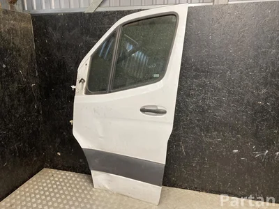Mercedes-Benz Sprinter (907/910) 2019 Door Left Front - Image 1