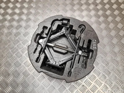 Kia 09149-A2000 / 09149A2000 CEE'D (JD) 2016 Boîte à outils - Image 1