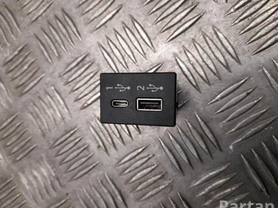 Nissan 28023 6WK0A / 280236WK0A LEAF (ZE1) 2024 Périphérique d'entrée USB - Image 1