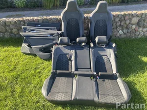 Volkswagen Golf VIII (CD1) 2021 Sitze komplett Türverkleidung Armlehne 