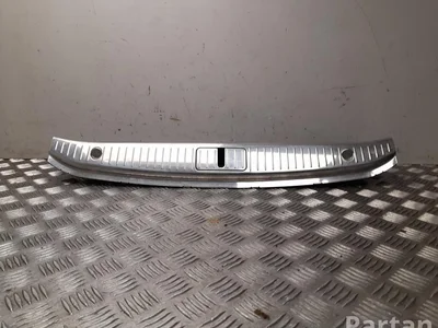 Mercedes-Benz A 217 690 09 44 / A2176900944 S-CLASS Coupe (C217) 2016 Couvercle pour porte-cadenas - Image 1