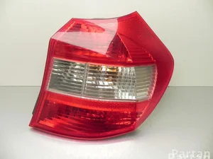 BMW 6 924 502 - 13, 301-838-1300, E1 021864 / 692450213, 3018381300, E1021864 1 (E87) 2006 Feu arrière