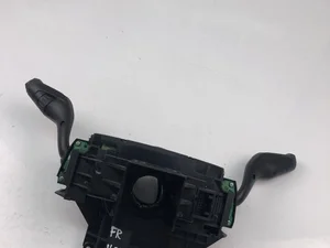 Ford AV6T-13335-AB; AV6T-17A553-AC / AV6T13335AB, AV6T17A553AC FOCUS III 2011 Bouton multifonction pour volant