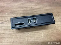 Mercedes-Benz A2058200226 C-CLASS T-Model (S205) 2015 Interface multimédia avec unité de contrôle