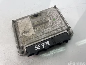 Seat 030906032AT; 0261206824 / 030906032AT, 0261206824 AROSA (6H) 2001 Unité de contrôle moteur