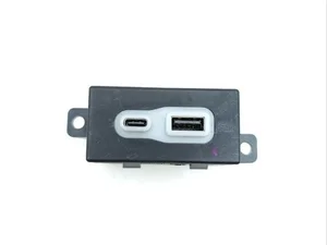 Jeep TM67BSB57 GRAND CHEROKEE V (WL) 2022 Dispositivo de inserción USB