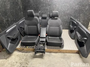 Škoda SUPERB III kombi (3V5) 2023 Fotele, Kanapa, Komplet Panel drzwi Podłokietnik