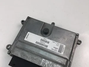 Volvo P30729800 S40 II (MS) 2005 Moduł sterujący silnika