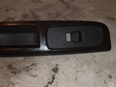 Volvo 30658448 V50 (MW) 2006 Bouton de lève-vitre - Image 1