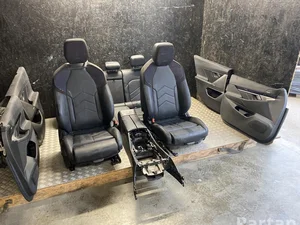 BMW 5 G60 2024 Set siège Panneau de porte Accoudoir