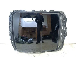 Audi 3G5877795R001, 83A8770413HZ, 1762999A, 00010174, 4M8971648,1755377C, 4K0907594AC,1739493 / 3G5877795R001, 83A8770413HZ, 1762999A, 00010174, 4M8971648, 1755377C, 4K0907594AC, 1739493 E-Tron 2019 Toit ouvrant