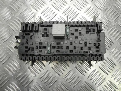 Mercedes-Benz A 166 906 01 93 / A1669060193 M-CLASS (W166) 2013 Boîte à fusibles - Image 1