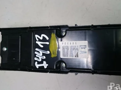 Lexus 515681 IS III (_E3_) 2014 Bouton de lève-vitre - Image 1