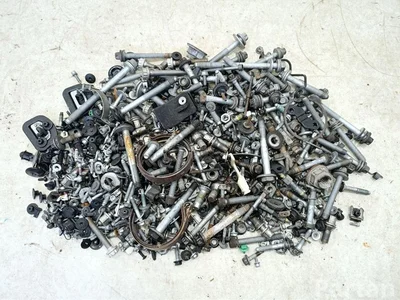 Maserati GHIBLI (M157) 2015 Bolzen Satz - Bild 1