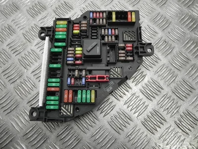 BMW 9267980 5 Touring (F11) 2016 Caja de fusibles - Imagen 1