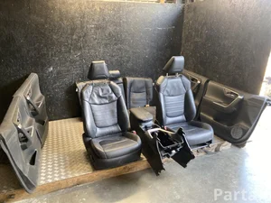 Toyota RAV 4 V 2021 Juego del asiento Panel de puertas Apoyabrazos