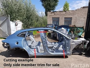 Aston Martin DBX 2021 Side sill Right