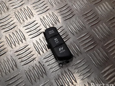 Toyota M81303, M81293 Yaris Cross XP210 2024 Commutateur multiple - Image 1