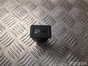 Mercedes-Benz A 247 820 38 02 / A2478203802 B-Class (W247) 2022 Périphérique d'entrée USB