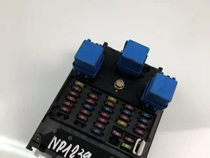 Nissan 0627001 PATHFINDER II (R50) 2003 Boîte à fusibles