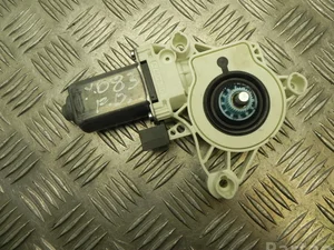 Audi 4K0 959 802 / 4K0959802 Q8 e-tron 2023 Moteur de lève-vitre Right Front